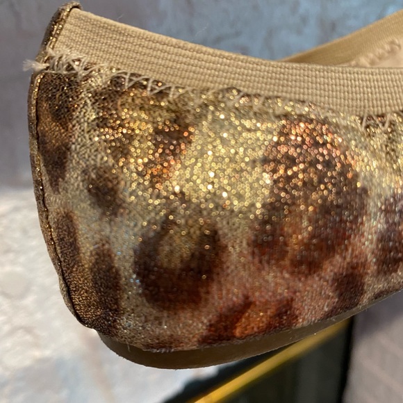 Unisa Flusa Ornament Ballet Flats - Picture 5 of 8